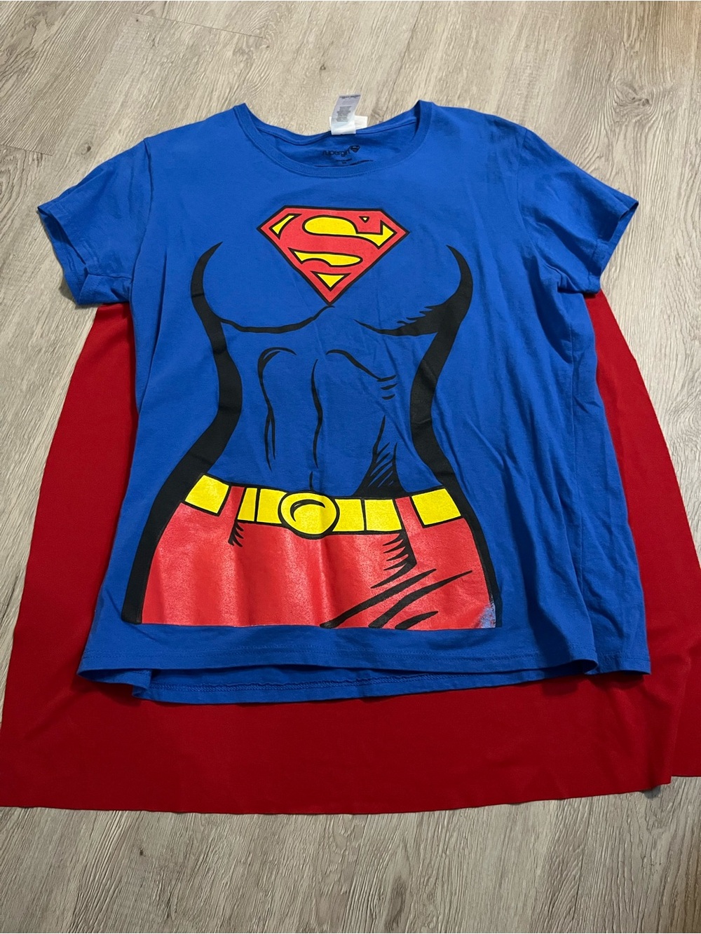 Rubie's Supergirl Tee with attachable Red Cape and Yellow Emblem